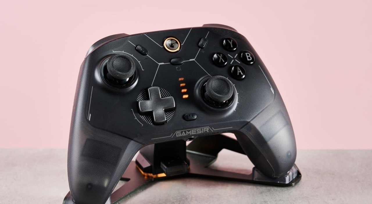 Controle Sem Fio GameSir Cyclone 2 Analógicos TMR Magnéticos Gatilhos Hall Effect 1000Hz  Dock de carregamento