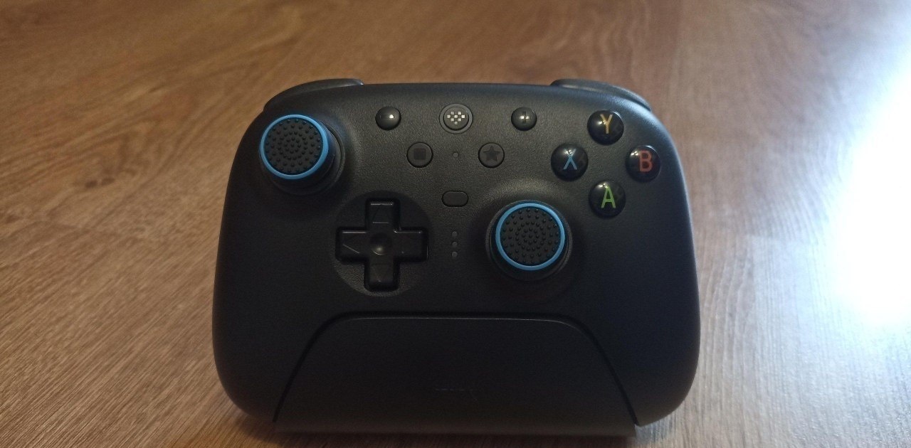 Controle 8BitDo Ultimate 2 Wireless com Dock, RGB, Joystick TMR, Motion Control, Trigger mode, sem fio, 1000mAh, trimode Bluetooth 2.4 usb-c, 1000hz, botões extras